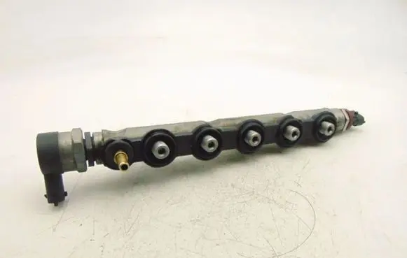 Renault Megane I Fuel injector supply line/pipe 