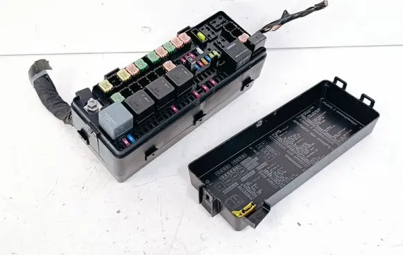 Dodge Challenger Fuse box set P68305403AE 16238BZ