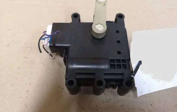 Mazda 5 Air flap motor/actuator 6413F