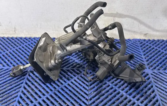 Toyota Prius (XW20) Master brake cylinder 13203040110 8E05673