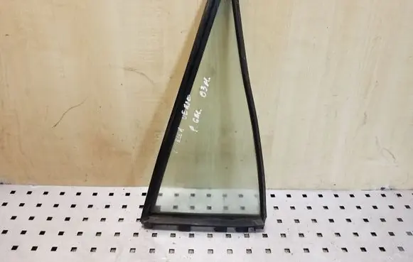 Rear vent window glass