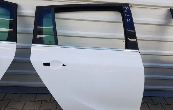 Opel Zafira C Rear door 