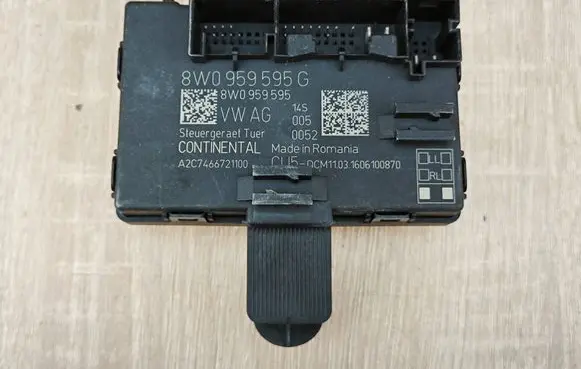 Audi A4 S4 B9 Door control unit/module 8W0959595G