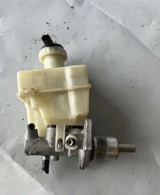 Land Rover Range Rover L322 Master brake cylinder