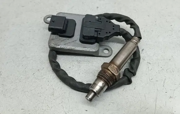 Mercedes-Benz E W212 Lambda probe sensor A0009051412 0009051412
