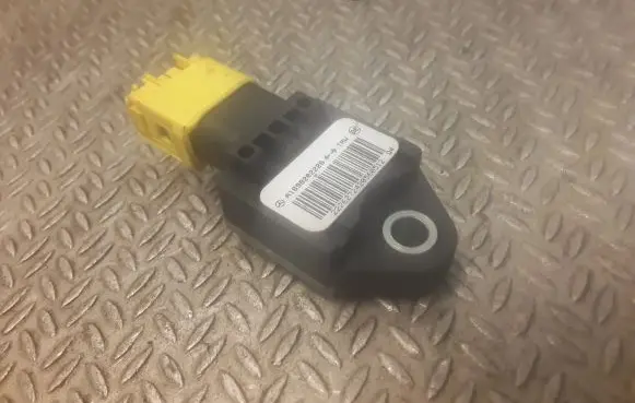 Mercedes-Benz A W169 Airbag deployment crash/impact sensor 1698202226