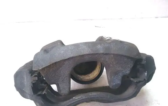 Toyota Avensis T270 Front brake caliper