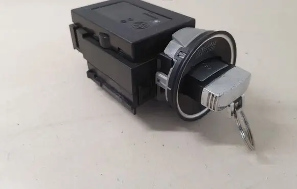 Volkswagen PASSAT B6 Ignition lock 3C0905843Q