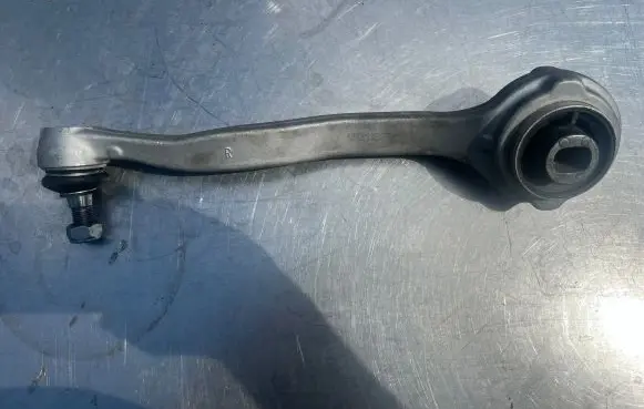 Mercedes-Benz E W212 Front control arm A2033304011