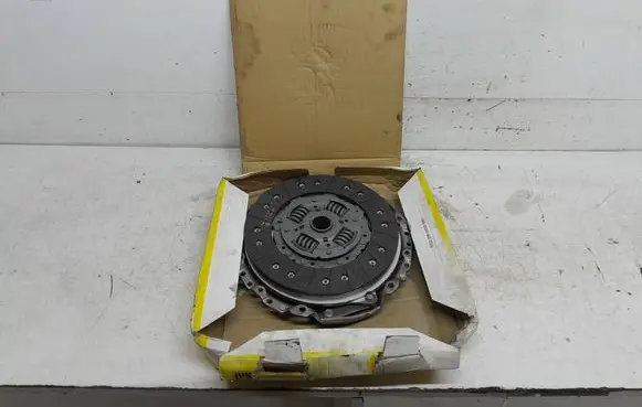 Mercedes-Benz Sprinter W906 Pressure plate 324025510 1240311 A0002524011