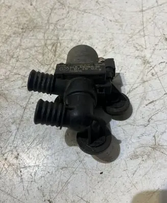 BMW 3 E46 Coolant heater control valve 147412144 8369805
