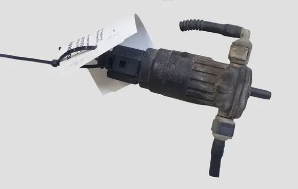 Seat Leon (1P) Windscreen/windshield washer pump 1K6955651