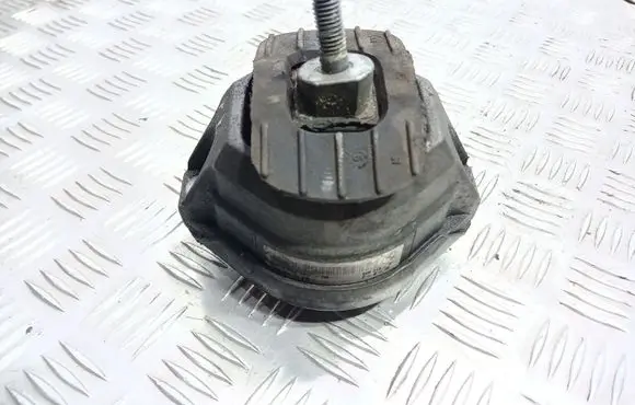 BMW 5 E60 E61 Engine mount bracket 6761090