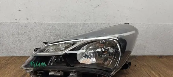 Toyota Yaris Headlight/headlamp 