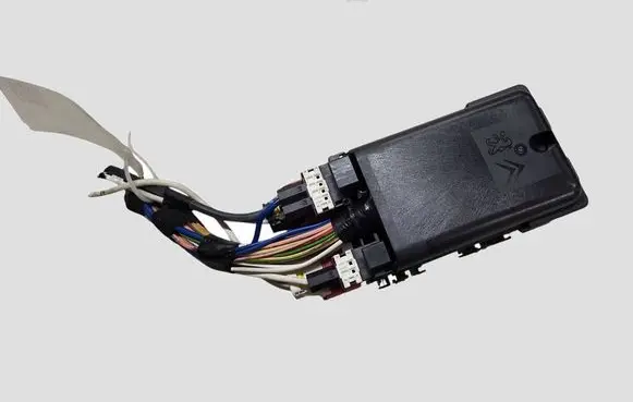 Peugeot 508 Fuse module 9665492680