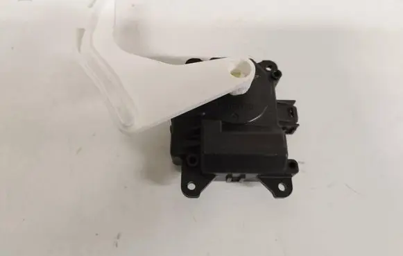 Toyota Corolla Verso AR10 Air flap motor/actuator AE0637008930