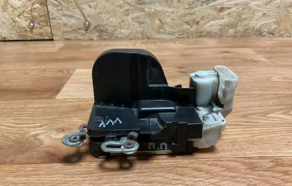 Alfa Romeo 147 Front door lock B792