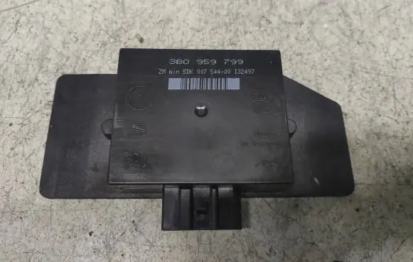 Volkswagen PASSAT B5 Comfort/convenience module 3B0959799