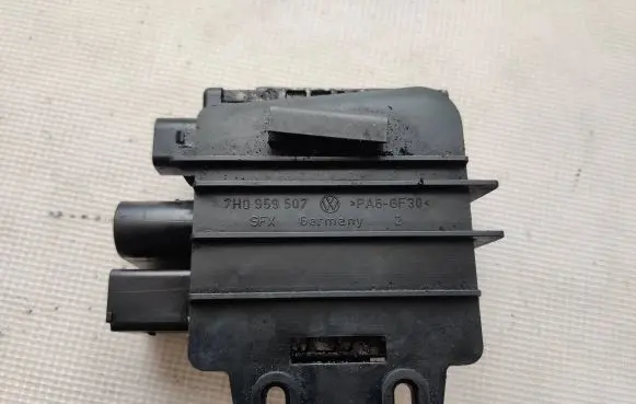 Volkswagen Transporter - Caravelle T5 Fan control module 3B0919506