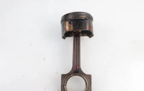 Ford Mondeo Mk III Piston with connecting rod 