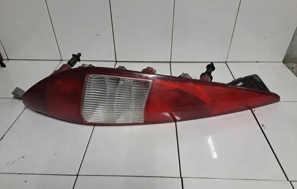 Ford Mondeo Mk III Rear/tail lights 1S7113405C