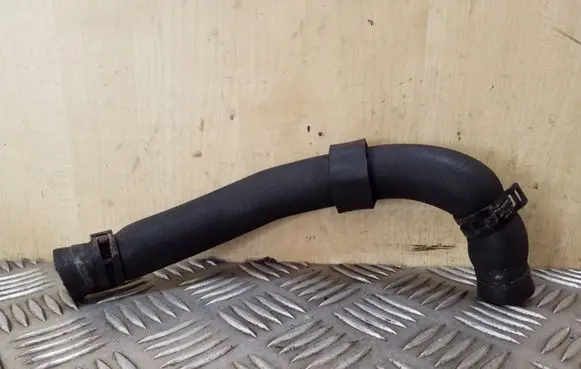 Volkswagen Touareg I Engine coolant pipe/hose
