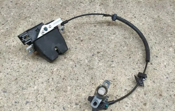Ford Explorer VI Tailgate/trunk/boot lock/catch/latch 056110184
