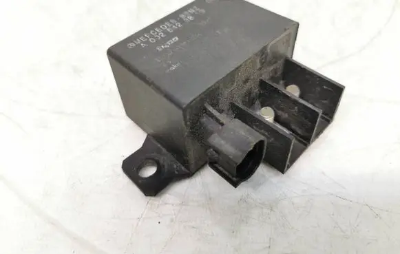 Mercedes-Benz E W211 Charging relay A0025423819