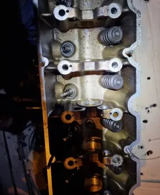 BMW 5 E34 Engine head 