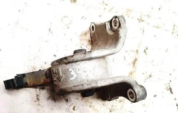 Nissan Almera N16 Engine mount bracket
