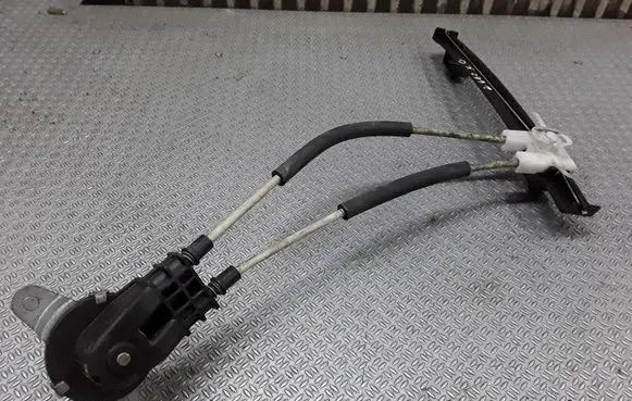 Rear door manual window regulator
