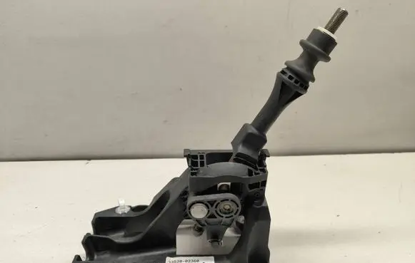 Toyota Yaris XP210 Gear shifter/selector 3353002360