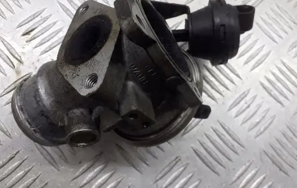 Audi A2 EGR valve 038129637
