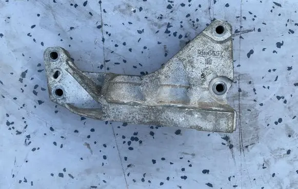 Opel Astra K Engine mounting bracket 42496557