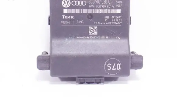 Volkswagen PASSAT B7 Gateway control module 3C0907530C 3C0907951A