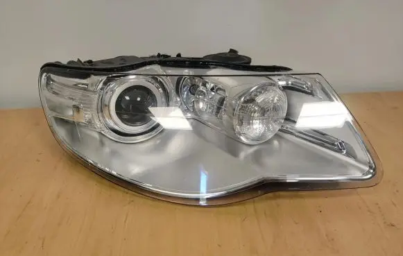 Volkswagen Touareg I Headlight/headlamp