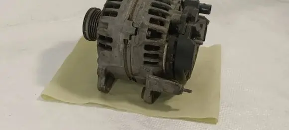 Volkswagen Golf VI Generator/alternator 03C903023A 0124525093