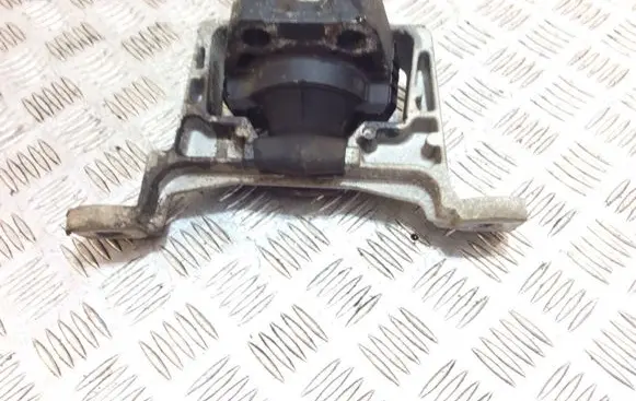 Ford Focus Engine mount bracket