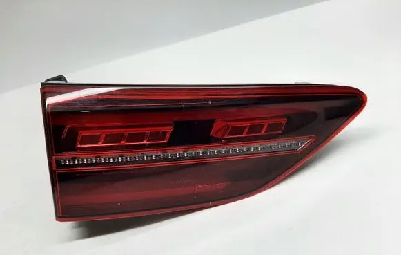 Tailgate rear/tail lights