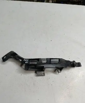 Front bumper mounting bracket