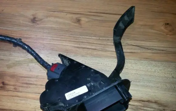 Jaguar S-Type Accelerator throttle pedal XR839F836BB F9C30AN