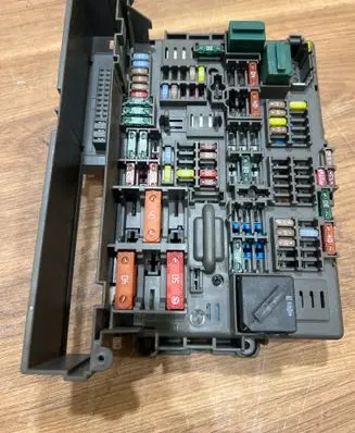 BMW 3 E90 E91 Fuse module 9119446