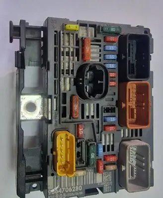 Peugeot Partner Fuse module 9664706280 BSMR0500 R05