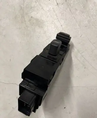 Volvo V70 Electric window control switch 8673187 MP26BB00043