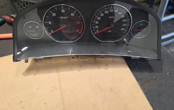 Opel Vectra C Speedometer (instrument cluster) 13144747WF