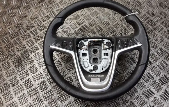 Opel Zafira C Steering wheel 13351029