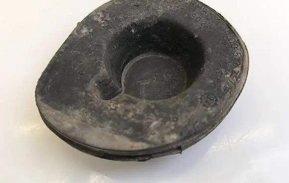 Audi A8 S8 D2 4D Rear coil spring rubber mount 4D0512297E