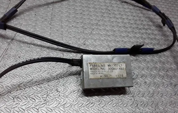Mitsubishi Grandis Aerial antenna amplifier MN173717