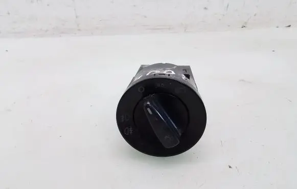 Volkswagen Golf IV Light switch 1C0941531H