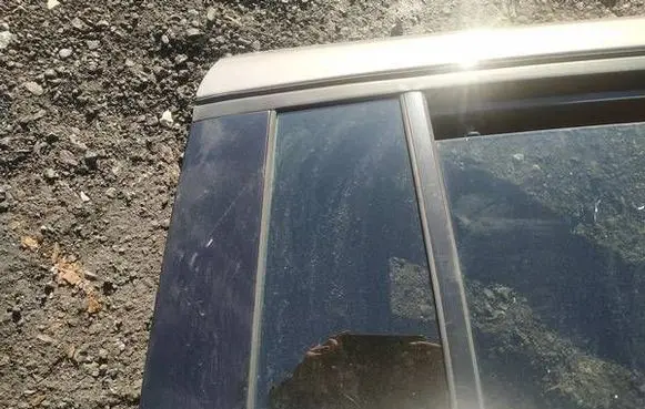 Rear vent window glass